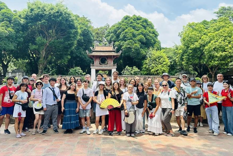 Kinh tế dịch vụ Hà Nội khởi sắc, tạo đà tăng trưởng mạnh cho quý cuối năm 2025- Ảnh 3.