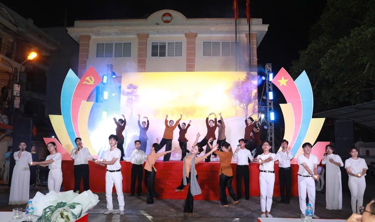 Phường Vĩnh Hưng: Chương trình nghệ thuật chào mừng Đại hội Đảng bộ Thành phố và 71 năm Ngày Giải phóng Thủ đô- Ảnh 5.