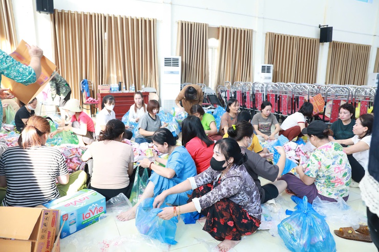 Lãnh đạo Mặt trận Thành phố thăm hỏi, động viên nhân dân vùng ngập lụt tại xã Trung Giã, Đa Phúc- Ảnh 5.