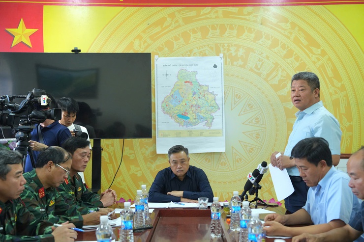 Chủ tịch UBND Thành phố kiểm tra, chỉ đạo công tác khắc phục hậu quả mưa lũ tại 2 xã Đa Phúc, Trung Giã- Ảnh 5.