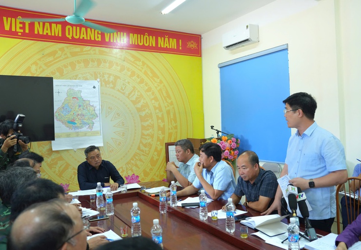 Chủ tịch UBND Thành phố kiểm tra, chỉ đạo công tác khắc phục hậu quả mưa lũ tại 2 xã Đa Phúc, Trung Giã- Ảnh 4.