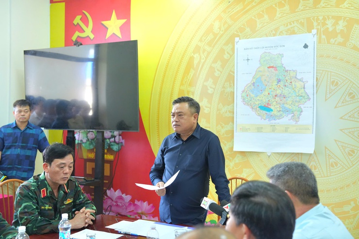 Chủ tịch UBND Thành phố kiểm tra, chỉ đạo công tác khắc phục hậu quả mưa lũ tại 2 xã Đa Phúc, Trung Giã- Ảnh 6.