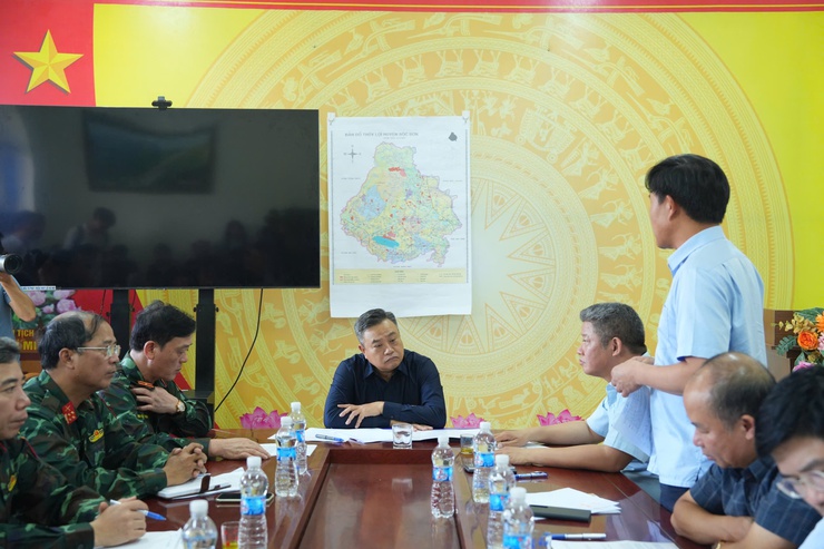 Chủ tịch UBND Thành phố kiểm tra, chỉ đạo công tác khắc phục hậu quả mưa lũ tại 2 xã Đa Phúc, Trung Giã- Ảnh 2.