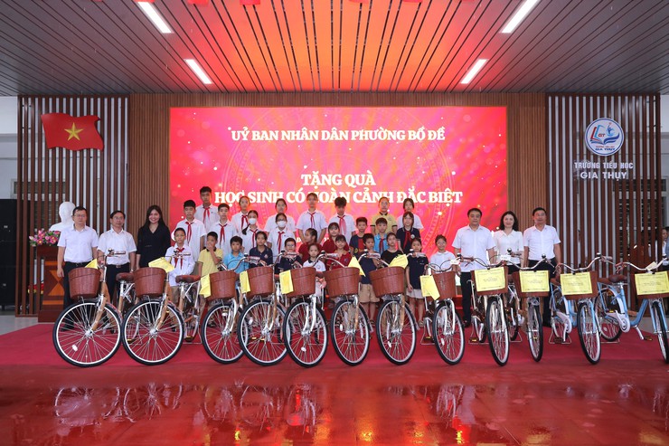 Phường Bồ Đề tuyên dương các tập thể, cá nhân có thành tích xuất sắc trong công tác khuyến học, khuyến tài- Ảnh 9.