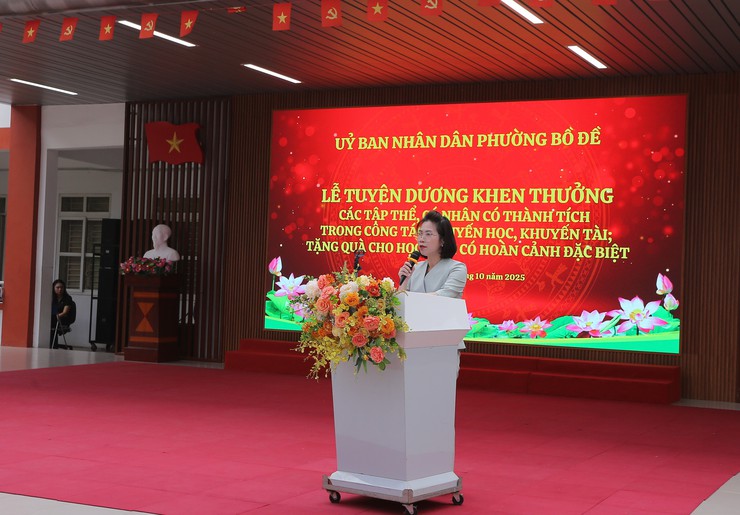 Phường Bồ Đề tuyên dương các tập thể, cá nhân có thành tích xuất sắc trong công tác khuyến học, khuyến tài- Ảnh 2.
