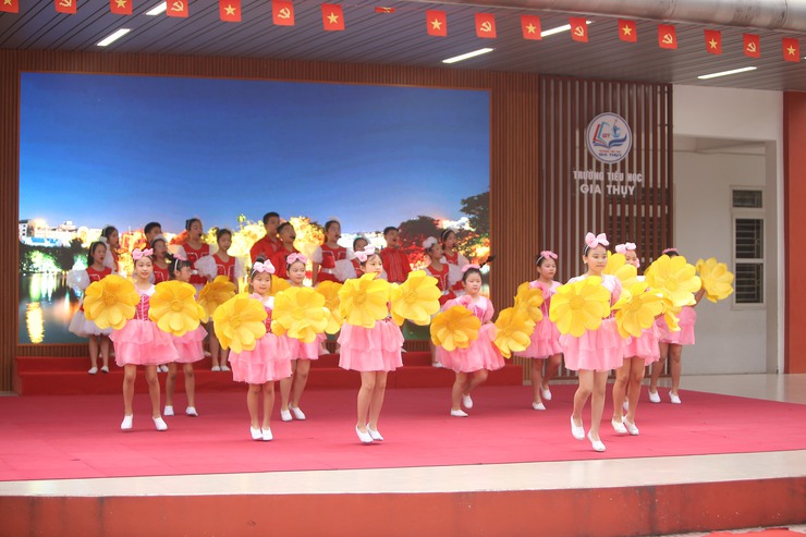 Phường Bồ Đề tuyên dương các tập thể, cá nhân có thành tích xuất sắc trong công tác khuyến học, khuyến tài- Ảnh 1.