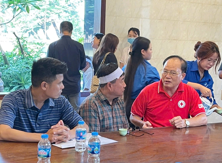 Hội Chữ thập đỏ Thành phố thăm hỏi, động viên gia đình nạn nhân trong vụ cháy tại phố Kim Hoa- Ảnh 2.