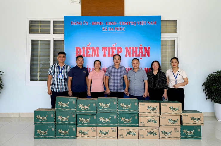Hội Chữ thập đỏ thành phố Hà Nội sẻ chia khó khăn với người dân vùng ngập do ảnh hưởng mưa bão- Ảnh 3.