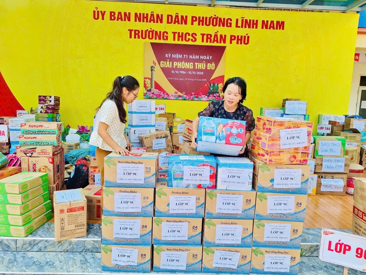 Phường Lĩnh Nam: Chung tay ủng hộ đồng bào bị ảnh hưởng bão lụt- Ảnh 1.