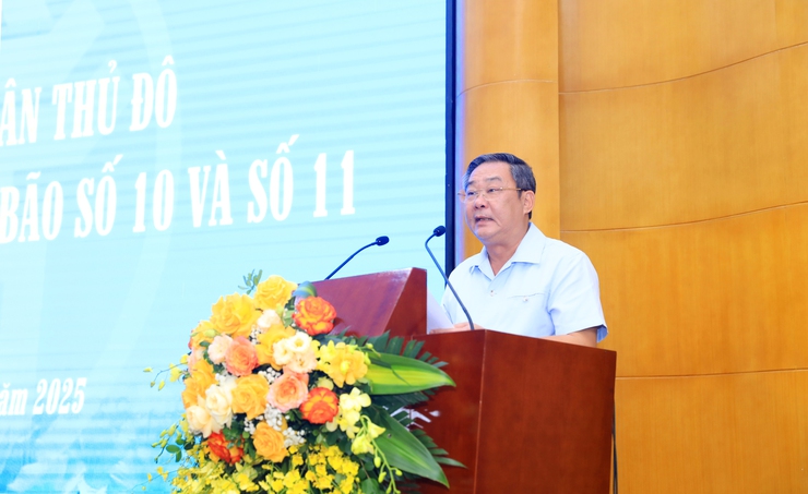 Đảng ủy UBND Thành phố phát động ủng hộ nhân dân Thủ đô khắc phục hậu quả cơn bão số 10 và số 11- Ảnh 1.