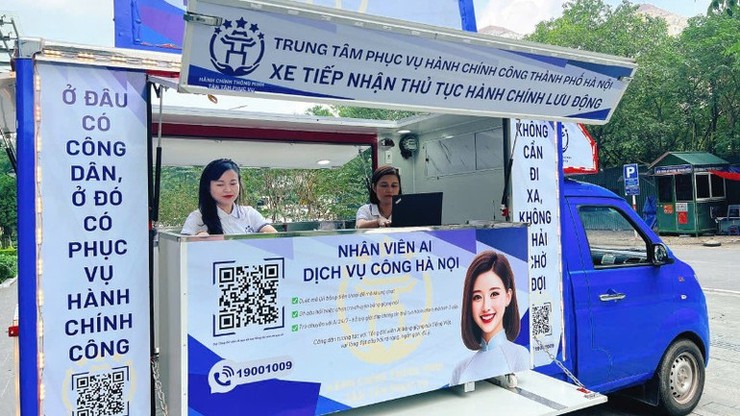 Xe tiếp nhận thủ tục hành chính lưu động đầu tiên hoạt động ở Hà Nội- Ảnh 2.