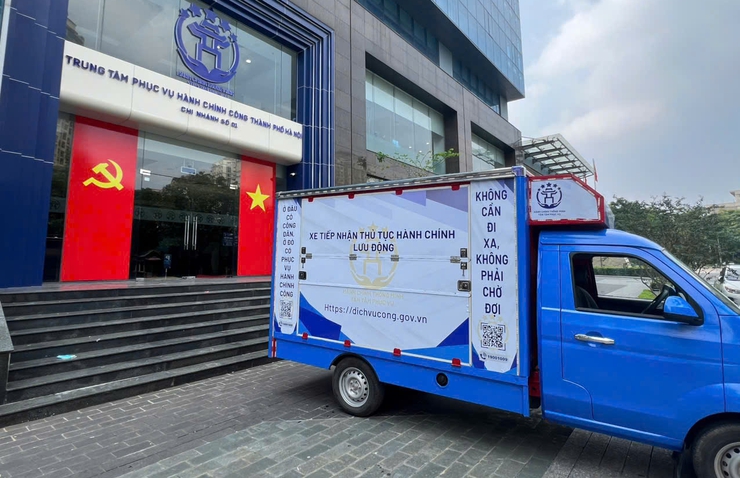 Xe tiếp nhận thủ tục hành chính lưu động đầu tiên hoạt động ở Hà Nội- Ảnh 1.