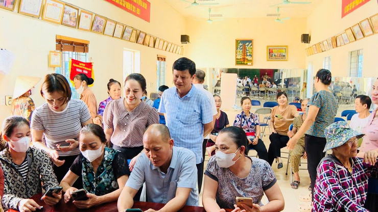 “Bình dân học vụ số” – Điểm sáng trong đẩy mạnh 
Cải cách hành chính tại Hoài Đức- Ảnh 3.