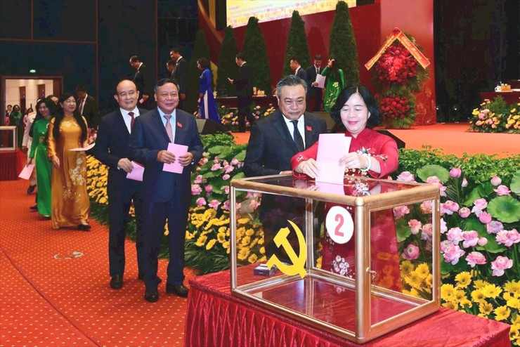 Thông tin báo chí Phiên khai mạc và kết quả ngày làm việc thứ nhất Đại hội đại biểu Đảng bộ thành phố Hà Nội lần thứ XVIII, nhiệm kỳ 2025-2030- Ảnh 8.