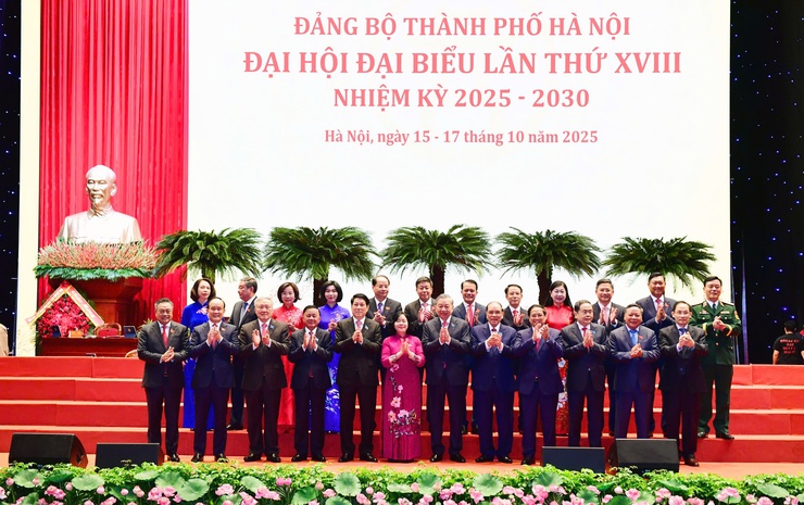 Thông tin báo chí Phiên khai mạc và kết quả ngày làm việc thứ nhất Đại hội đại biểu Đảng bộ thành phố Hà Nội lần thứ XVIII, nhiệm kỳ 2025-2030- Ảnh 7.