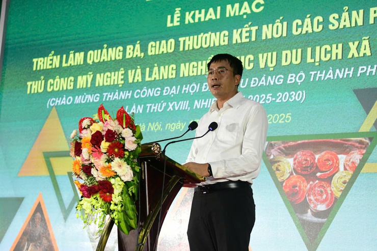 Triển lãm quảng bá, kết nối sản phẩm OCOP và làng nghề Thạch Thất- Ảnh 1.