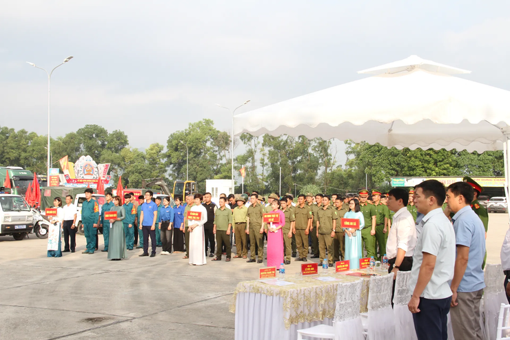 Hương Sơn ra quân tổng kiểm tra vi phạm trật tự an toàn giao thông, trật tự đô thị- Ảnh 1.