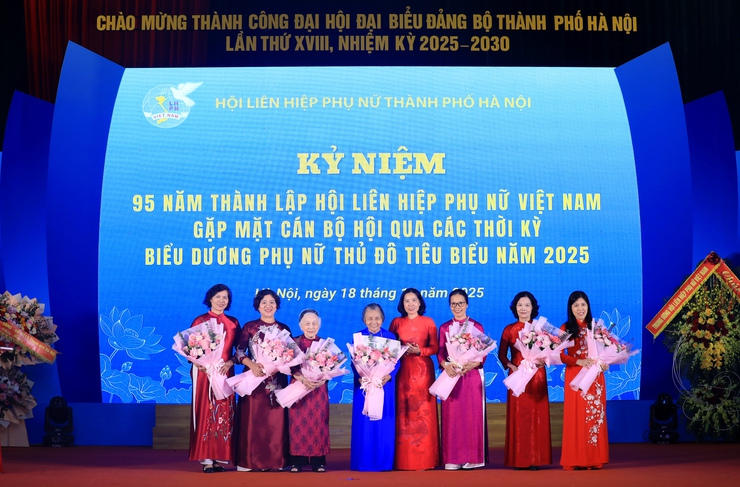 Hội LHPN Hà Nội: 95 năm kế thừa và đổi mới vì sự phát triển của phụ nữ và cộng đồng- Ảnh 7.