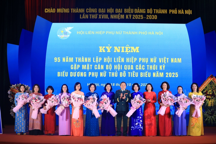 Hội LHPN Hà Nội: 95 năm kế thừa và đổi mới vì sự phát triển của phụ nữ và cộng đồng- Ảnh 6.