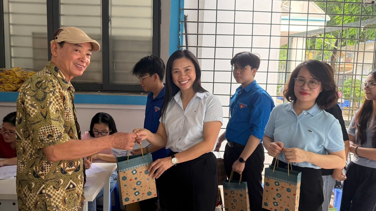Phường Định Công: Khám bệnh, phát thuốc miễn phí cho gần 1.000 người cao tuổi- Ảnh 2.
