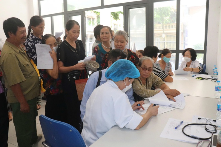 Phường Định Công: Khám bệnh, phát thuốc miễn phí cho gần 1.000 người cao tuổi- Ảnh 1.