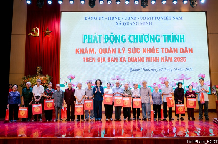 Hơn 63.000 người dân xã Quang Minh được khám, quản lý sức khỏe miễn phí- Ảnh 1.