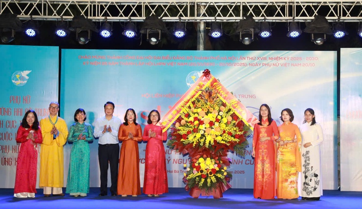 Rực rỡ sắc màu Festival Áo dài Phụ nữ phường Hai Bà Trưng- Ảnh 1.