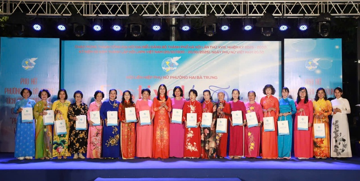 Rực rỡ sắc màu Festival Áo dài Phụ nữ phường Hai Bà Trưng- Ảnh 4.