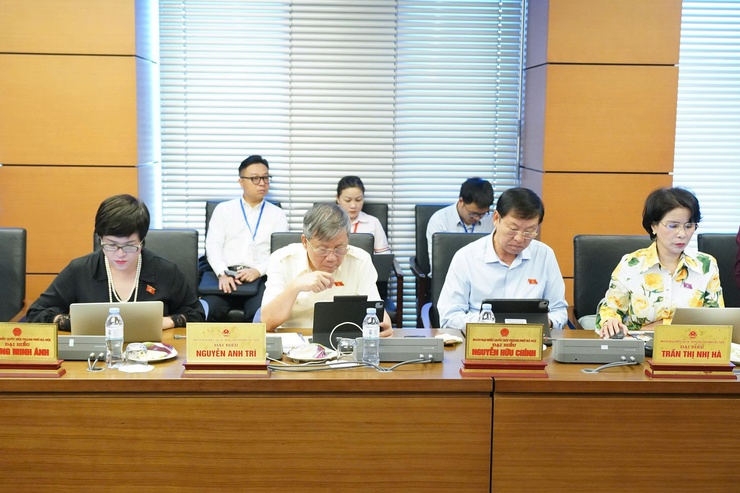 Đoàn đại biểu Quốc hội thành phố Hà Nội góp ý nhiều giải pháp phát triển bền vững trong giai đoạn mới- Ảnh 4.