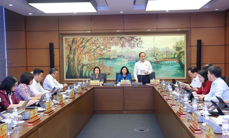 Đoàn đại biểu Quốc hội thành phố Hà Nội góp ý nhiều giải pháp phát triển bền vững trong giai đoạn mới- Ảnh 1.