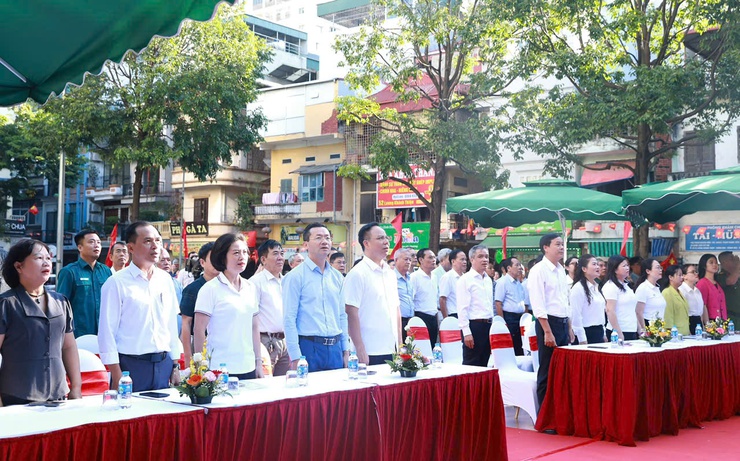 Phường Tương Mai: Tiếp lửa, rước đuốc truyền thống Đại hội Thể dục thể thao phường lần thứ I- Ảnh 2.