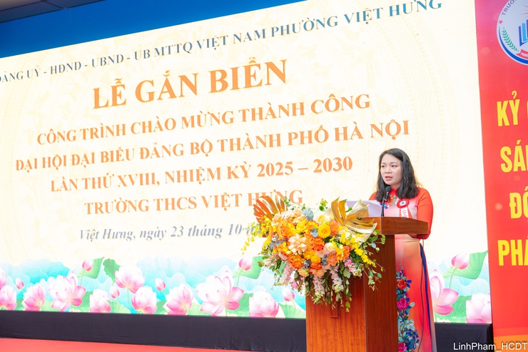 Phường Việt Hưng gắn biển công trình trường học chào mừng thành công Đại hội XVIII Đảng bộ Thành phố- Ảnh 3.