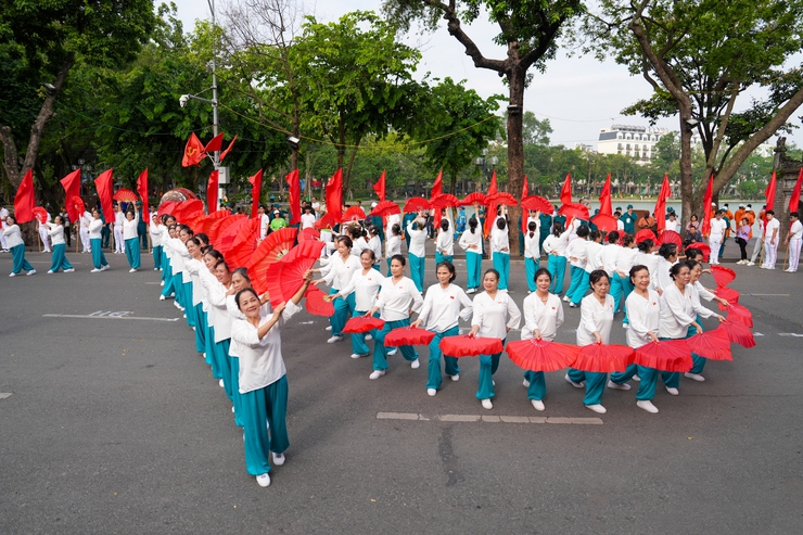 Hoàn Kiếm khai mạc Đại hội Thể dục Thể thao lần thứ I năm 2025- Ảnh 5.
