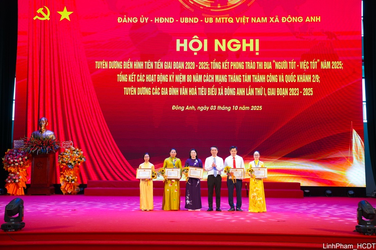 Xã Đông Anh tuyên dương nhiều điển hình tiên tiến giai đoạn 2020 - 2025- Ảnh 1.
