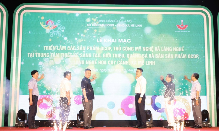 Khai mạc Triển lãm quảng bá, giao thương kết nối các sản phẩm OCOP, thủ công mỹ nghệ- Ảnh 2.