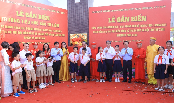 Phường Tây Tựu gắn biển công trình chào mừng Ngày Giải phóng Thủ đô- Ảnh 3.