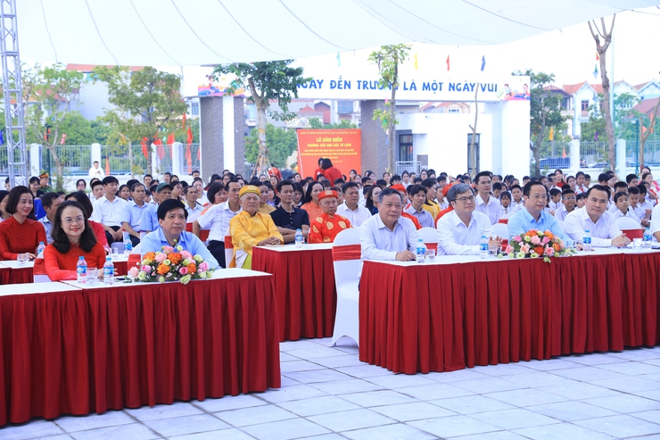 Phường Tây Tựu gắn biển công trình chào mừng Ngày Giải phóng Thủ đô- Ảnh 1.