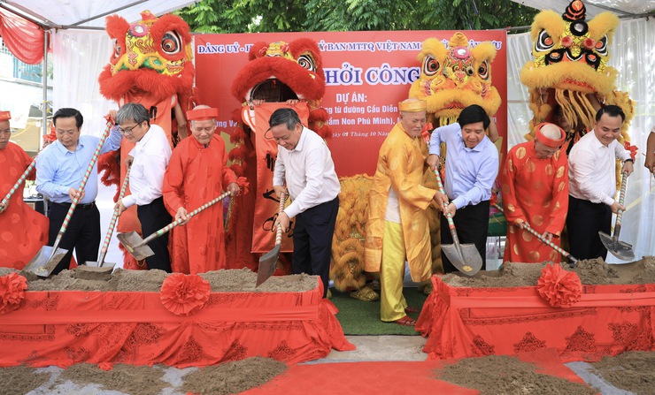 Phường Tây Tựu gắn biển công trình chào mừng Ngày Giải phóng Thủ đô- Ảnh 8.