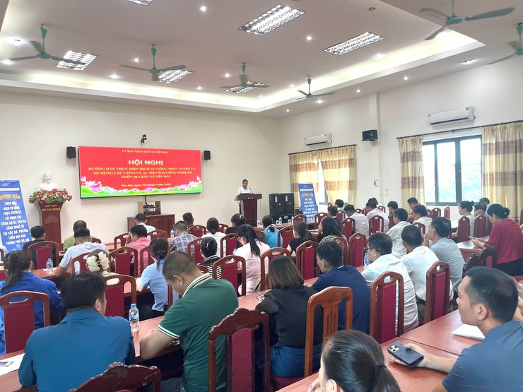 Tập huấn “Hướng dẫn thực hiện dịch vụ công trực tuyến và sử dụng các công cụ AI, tiện ích công nghệ số” trên địa bàn xã Yên Bài- Ảnh 1.
