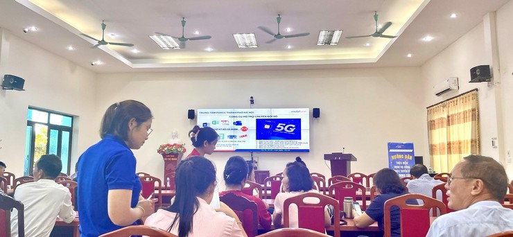 Tập huấn “Hướng dẫn thực hiện dịch vụ công trực tuyến và sử dụng các công cụ AI, tiện ích công nghệ số” trên địa bàn xã Yên Bài- Ảnh 2.