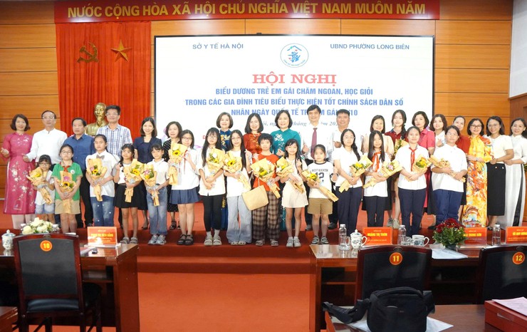 Phường Long Biên biểu dương trẻ em gái chăm ngoan học giỏi nhân Ngày Quốc tế Trẻ em gái 11/10- Ảnh 6.