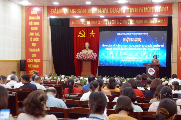 Phường Long Biên: Cải cách hành chính Quý III/2025 
- Từ chuyển biến kỹ thuật đến thay đổi văn hóa phục vụ- Ảnh 3.