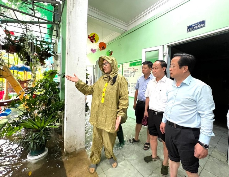 Hà Nội kiểm tra công tác ứng phó với mưa bão tại các trường học- Ảnh 1.