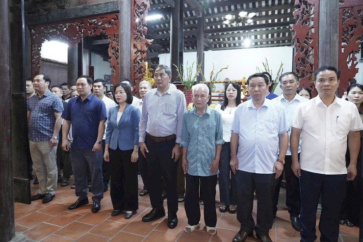 Trang trọng Lễ dâng hương tưởng nhớ Anh hùng dân tộc Nguyễn Trãi tại xã Thường Tín- Ảnh 1.