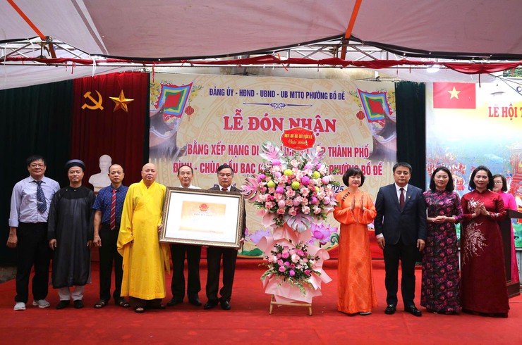 Phường Bồ Đề trang trọng đón nhận Bằng xếp hạng đình - chùa Cầu Bạc là di tích cấp thành phố- Ảnh 1.