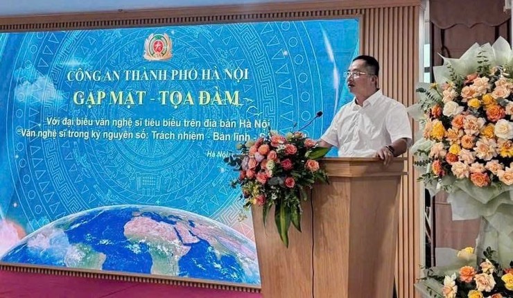 Công an Hà Nội đối thoại văn nghệ sĩ tiêu biểu để cùng bảo vệ An ninh văn hóa trên không gian mạng- Ảnh 1.