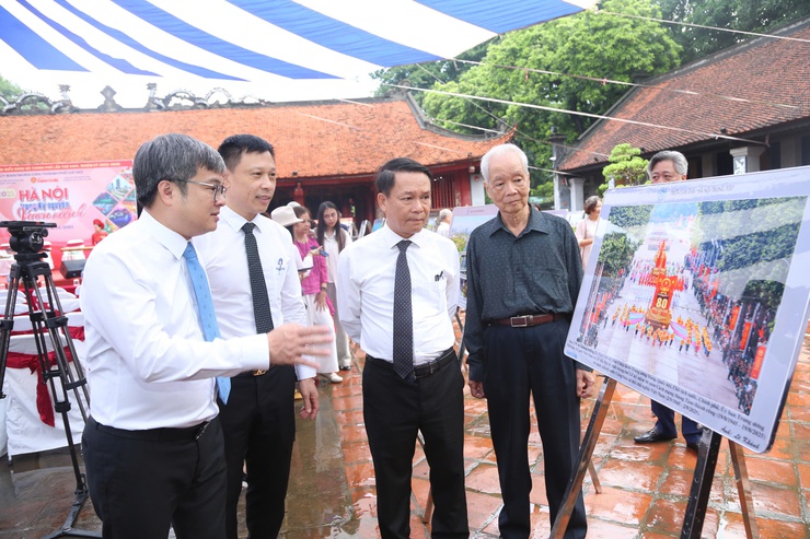 Phó Chủ tịch UBND Thành phố Trương Việt Dũng dự khai mạc triển lãm ảnh "Hà Nội trong tôi" 2025- Ảnh 4.