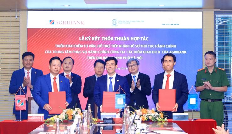 Triển khai điểm tư vấn, hỗ trợ, tiếp nhận hồ sơ thủ tục hành chính tại các điểm giao dịch của Agribank- Ảnh 4.