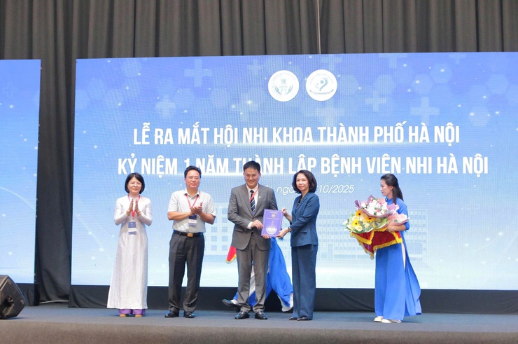 Ra mắt Hội Nhi khoa thành phố Hà Nội và kỷ niệm 01 năm thành lập Bệnh viện Nhi Hà Nội- Ảnh 3.