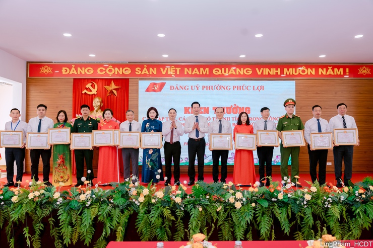 Đảng bộ phường Phúc Lợi: Phát huy trí tuệ, quyết tâm hoàn thành toàn diện nhiệm vụ năm 2025- Ảnh 9.